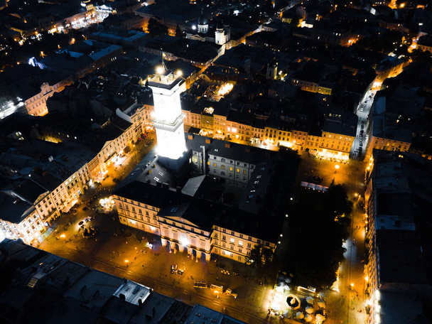 Nacht Luftaufnahme der alten europäischen Stadt mit engen Straßen. Kopierraum - Foto, Bild