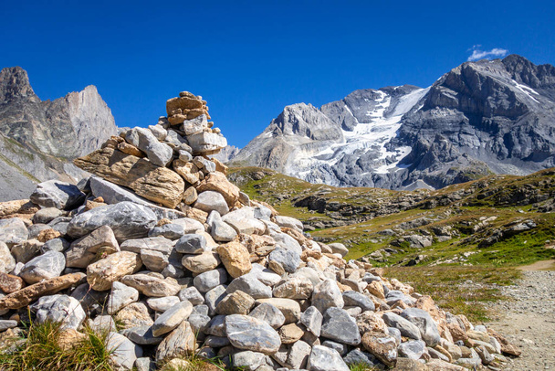 Grande Casse Alpine glacier landscape in Pralognan la Vanoise. French alps. - Foto, Imagen