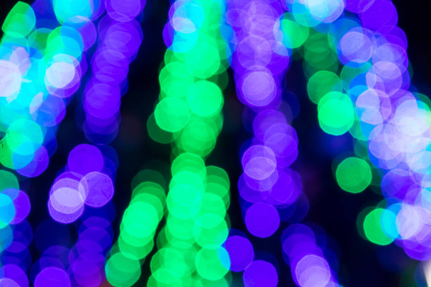 Fondo abstracto. Círculos coloridos borrosos bokeh de luces de Navidad - Foto, Imagen