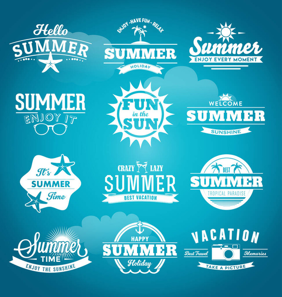Bunte Sommer-Typografie-Design-Kollektion - Eine Reihe von zwölf Sommer-Designs im Vintage-Stil auf tropischem Strand-Hintergrund - Vektor, Bild