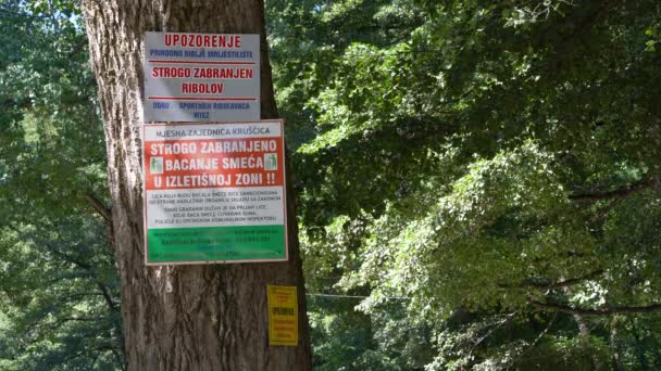 Warnings - Fishing is strictly forbidden, It is strictly forbidden to throw garbage in the picnic area, Disposal of garbage and other waste is prohibited - Πλάνα, βίντεο