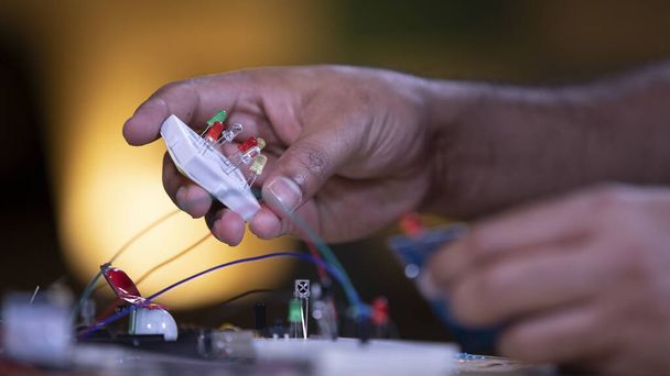Connecting LED on PCB circuit - Фото, изображение