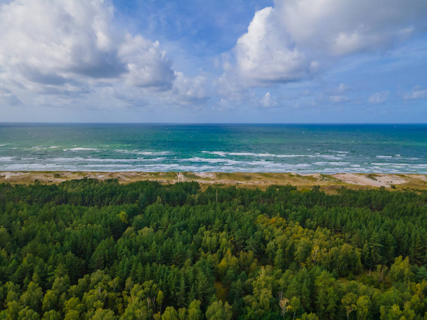 Вид с воздуха на серые дюны Куршской косы, Литва - Фото, изображение