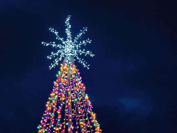 Sidney BC, Vancouver Island, Canadá, decorado com luzes festivas durante o Natal - Foto, Imagem