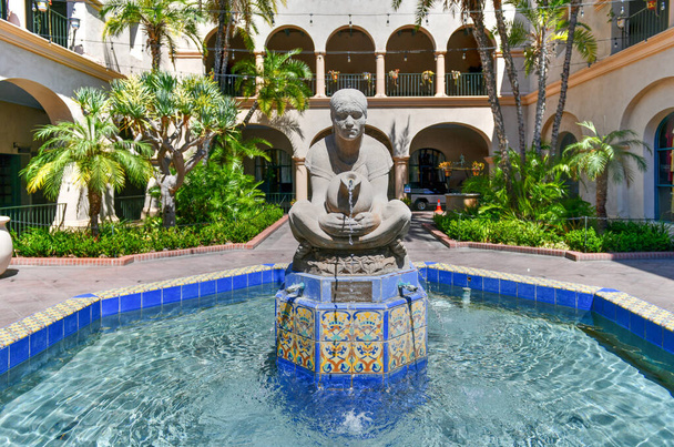 Statue in fountain in Balboa Park in San Diego, California. - Fotoğraf, Görsel