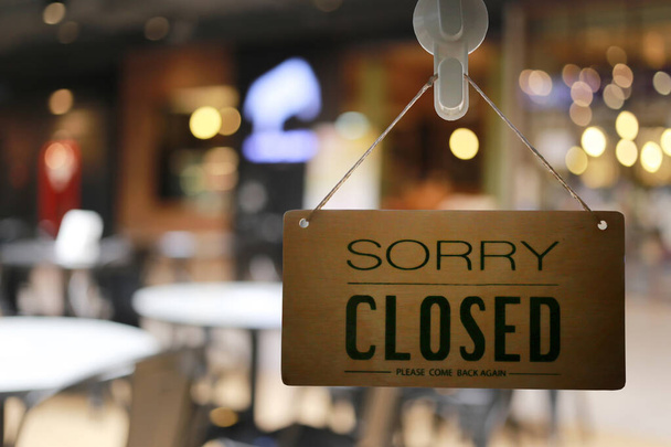 Winkel gesloten van winkelbord, restaurant toont de sluitingsstatus. - Foto, afbeelding
