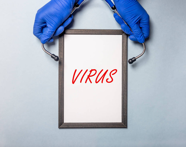 Virus word in doctor hands in blue gloves - Foto, Imagen