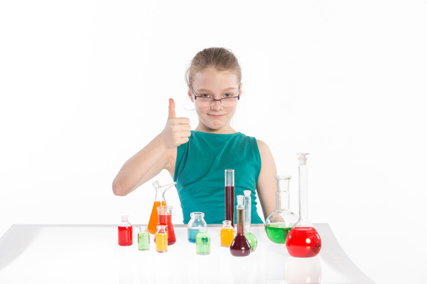 Adolescent en cours de chimie, leçon de chimie
 - Photo, image
