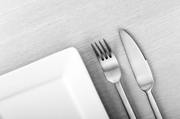 Cuchillo, tenedor y plato
 - Foto, imagen