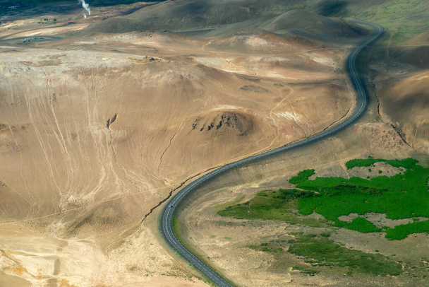観光機から撮影されたアイスランドの風景空撮 - 写真・画像