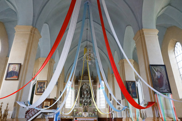 Glubokoe, BÉLARO - 25 de octubre de 2020: Interior de un castillo católico 2020 - Foto, imagen