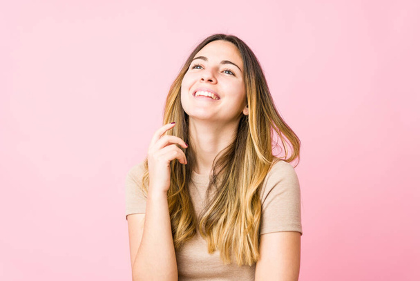 Young beautiful woman isolated on pink background - Foto, afbeelding