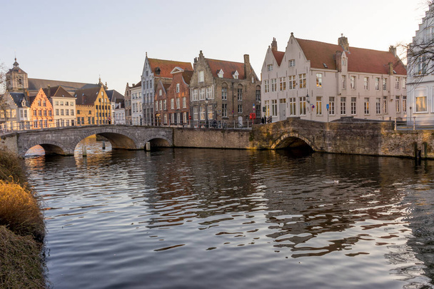 België, Brugge, een brug over het water - Foto, afbeelding