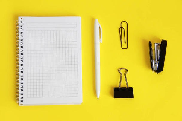 Notepad, pero a kancelářské potřeby - Fotografie, Obrázek