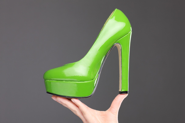 Nuevo zapato de tacón alto verde
 - Foto, imagen