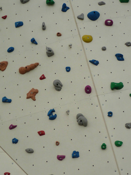 A vertical low angle shot of an artificial rock climbing practice range - Foto, afbeelding