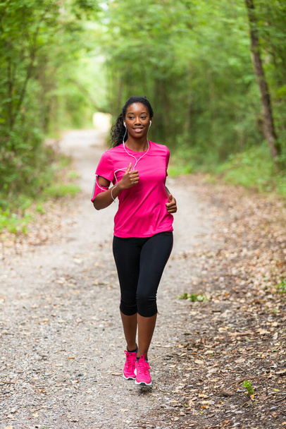 African american woman jogger portrait  - Fitness, people and healthy lifestyle - Foto, imagen