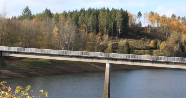 Breitenbach dam in Siegerland tijdens droge periodes - Video