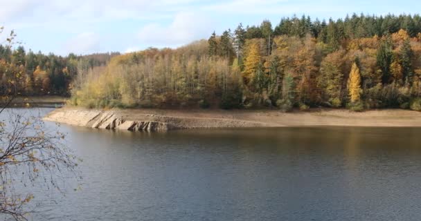 Breitenbach dam in Siegerland tijdens droge periodes - Video