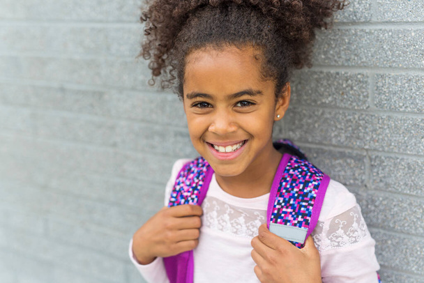 cheerful african american primary school girl with backpack - Foto, Bild