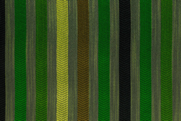 Függőlegesen csíkolt zöld lapos poliészter kárpit textúra és háttér - Fotó, kép