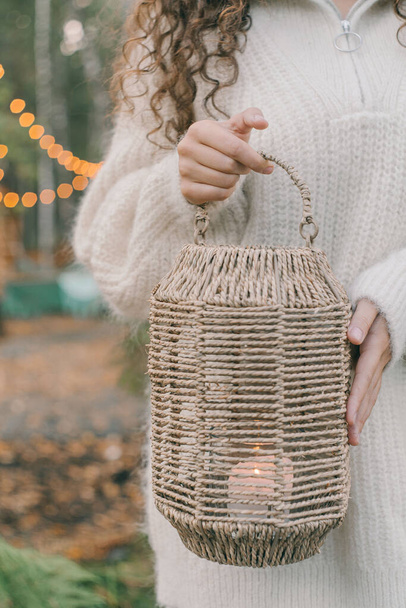 Wicker candlestick in the hands of a girl on the street - Foto, Imagem
