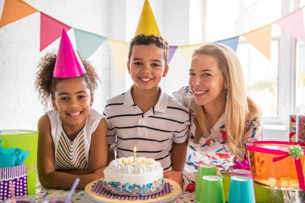 Group of adorable kids having fun at birthday party with mother - Foto, immagini