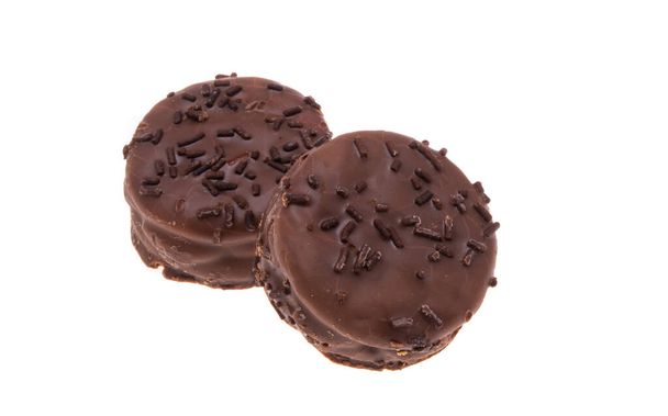 koekjes in chocolade glazuur geïsoleerd op witte achtergrond - Foto, afbeelding