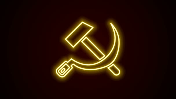 Ragyogó neon vonal Hammer és sarló Szovjetunió ikon elszigetelt fekete háttérrel. Szovjetunió. 4K Videó mozgás grafikus animáció - Felvétel, videó