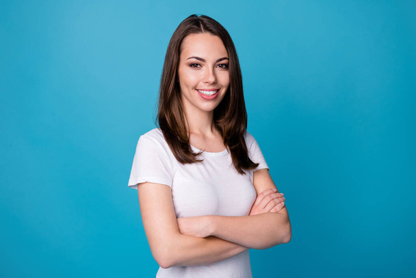 Profile photo of attractive confident lady hold arms hands crossed bossy worker intelligent successful career promotion salary raise wear casual white t-shirt isolated blue color background - Foto, Bild