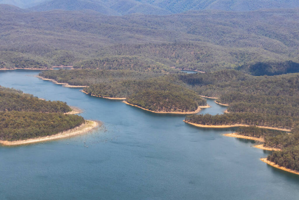 Luftaufnahme des Burragorang-Sees in der Nähe von Sydney im regionalen New South Wales in Australien - Foto, Bild