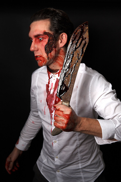 Психопат с окровавленным ножом
 - Фото, изображение