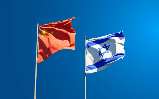 Beaux drapeaux d'État nationaux d'Israël et de la Chine ensemble au fond du ciel. Concept d'illustration 3D. - Photo, image