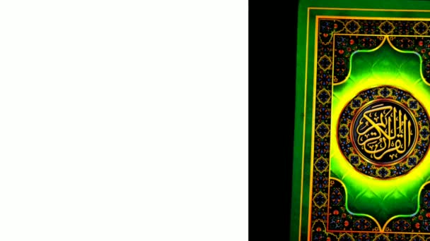 Ramadán üdvözlőlapok. Iszlám háttér. Arab nyelven a Ramadan Mubarakkal lefordított szövegről - Felvétel, videó