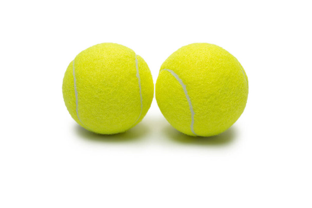 Piłki tenisowe izolowane na białym tle.  - Zdjęcie, obraz