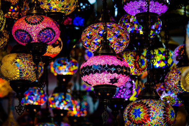 Várias lâmpadas árabes em uma loja em peru - Foto, Imagem