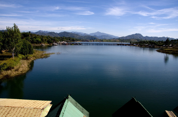 Спокійна поверхнева річка в Індиго
 - Фото, зображення