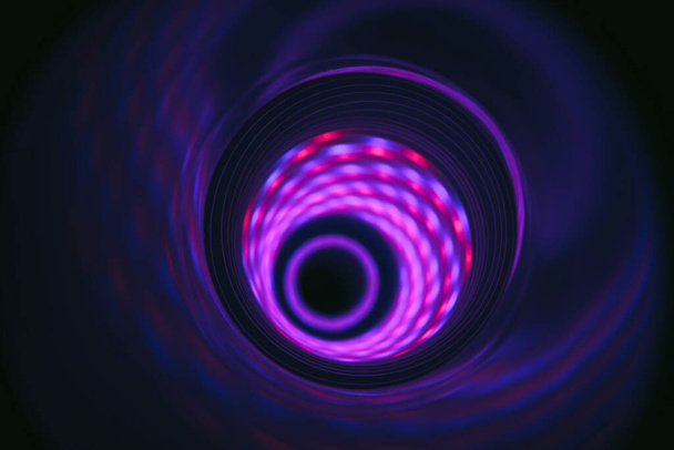 Mooie abstracte werveltunnel met violet licht op een achtergrond patroon getextureerd voor design. - Foto, afbeelding