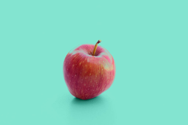 Beautiful red apple on a seamless superfood background - Photo, Image
