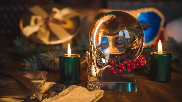 Fogalma karácsonyi jóslás előrejelzések tarot kártyák, mágikus labda és egyéb mágia - Fotó, kép