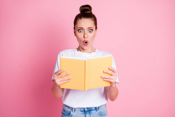 No way it cant be truth. Astonished girl read book impressed stunning information wear good look clothes isolated over pink color background - Valokuva, kuva