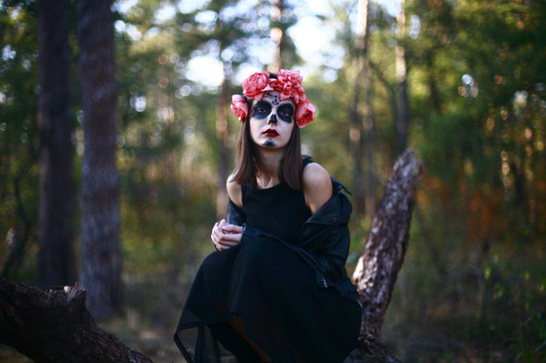 meisje met halloween make-up, santa muerte - Foto, afbeelding