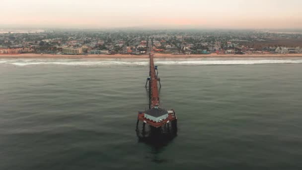 Aerial Imperial Beach móló érdekes frontális perspektívával - Felvétel, videó