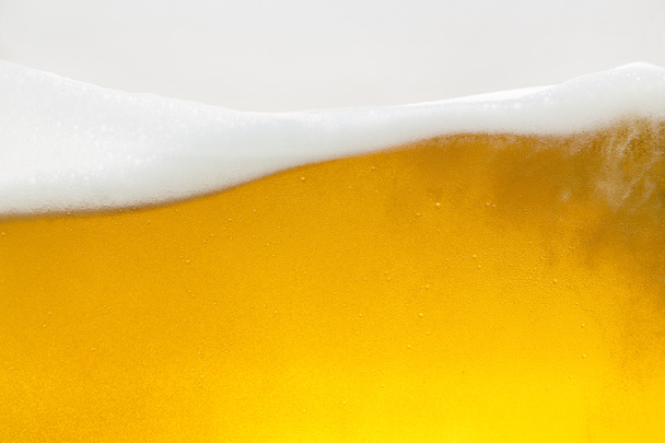 sör harmat csepp sör bevezetésekor üveg gold crown hab hullám oktoberfest kondenzációs sörgyár étterem pils - Fotó, kép