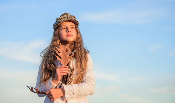 clear sky weather. happy childhood. hairdresser salon concept. small girl with curly hair. child hold autumn leaf. stylish small girl in fall beret. autumn trends. kid fashion look. copy space - Foto, Imagem