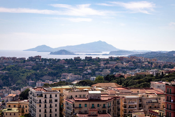Scenic kuva-postikortti näkymä kaupungin Napoli Napoli taustalla kultainen ilta valo auringonlaskun aikaan, Campania, Italia - Valokuva, kuva