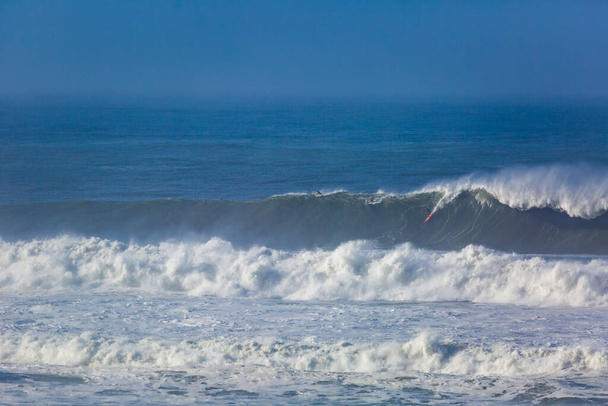 Big Waves Breaks at Mavericks surf spot - Fotografie, Obrázek