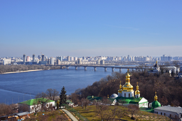 Vista de Kiev desde Kiev Pechersk Lavra, Ucrania
 - Foto, imagen
