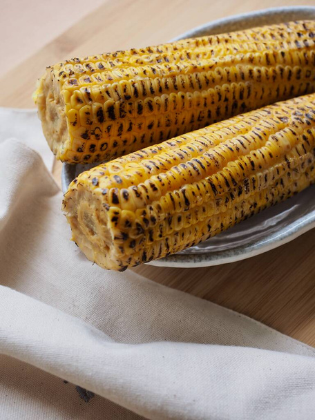 2 żółty prażona kukurydza, jedzenie - Zdjęcie, obraz