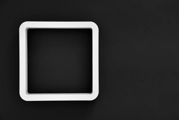 білі рамки на фоні чорного кольору, простір копіювання, контрастність і протилежне поняття
 - Фото, зображення